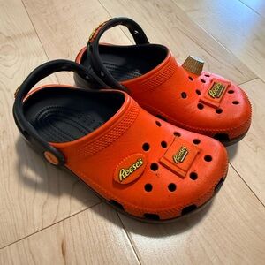 Reese’s Crocs kids size 1